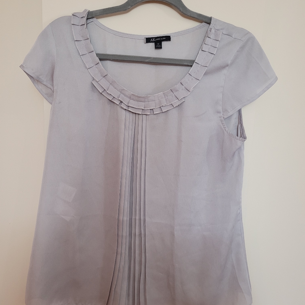 Sz M Anne Klein Short Sleeve With Ruffle Collar Blouse